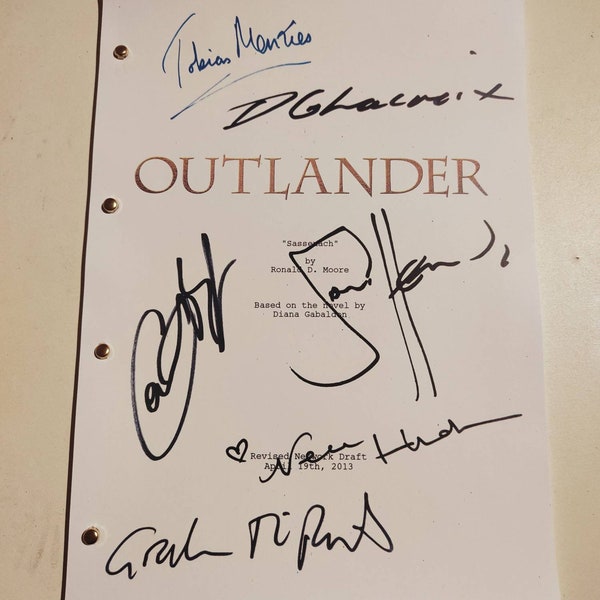 Pilot episode pilot OUTLANDER autographed script autographed Sam Heughan Caitriona Balfe Duncan LaCroix