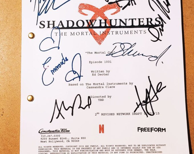 Script Pilot Pilot Episode SHADOWHUNTERS Autograph Dominic Sherwood ...