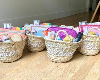 Personalized Beach Tote Bag,Bridal Gift Tote, Monogrammed Beach Bag, Bridesmaid Gift, Bridal Party Bag, Cute Gift Idea, Bridesmaid Gift Bag