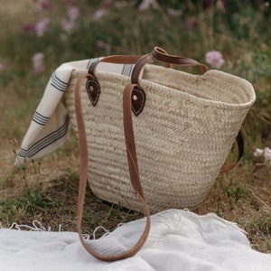 Flower girl basket, Straw Basket, picnic basket, dried flower bouquet, baby girl gift basket, flower girl proposal, cottage core, straw bag
