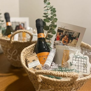 Personalisierte Junggesellinnenabschiedstasche mit Namen, Brautjungferntasche, Junggesellinnentasche mit Namen, Hochzeitsgästetasche mit Namen, Korbtasche mit Namen