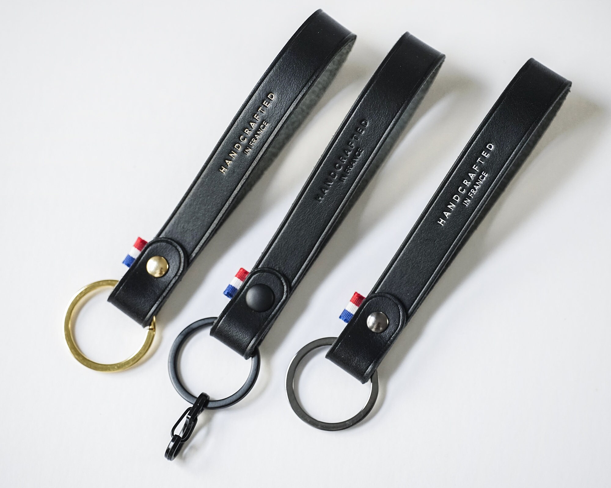 Leder-Schlüsselanhänger mit Buchstabe J, Stock Bild