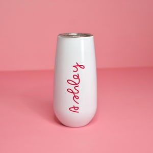 Personalisierter weißer Champagner Becher Tropischer Inselsommer | Pink Text | Individuelles Trinkgefäß für Bachelorette | Brautparty