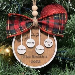 Personalisierte Weihnachtsfamilien-Bauble / hängende Dekoration - Zwischen 1 und 8 Namen