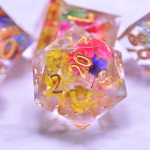 flower D&D dice set | Coloured flower translucent dice |Resin polyhedral dice set |Handmade sharp edge dice set