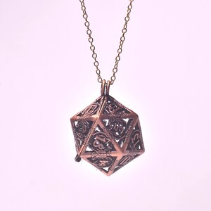 D20 en collar de jaula de dados D20, cárcel de dados dnd, collar de jaula de dados de dragón, soporte de dados dnd, collar grabado de dragón D20, regalo DND colgante d20 Copper