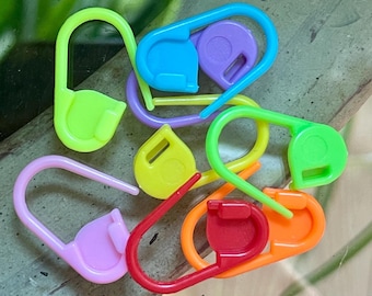Snag-Free Locking Stitch Markers | Knitting & Crochet, Metal Tin (20/50 Pack)