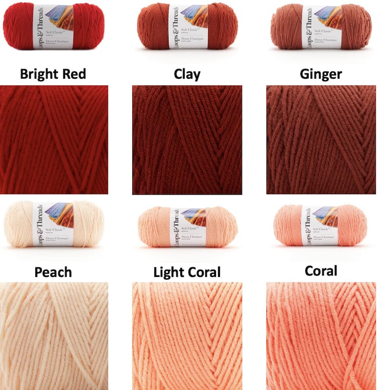 Puede incluir: Una colecci&oacute;n de ovillos de lana en varios colores, incluyendo rojo brillante, arcilla, jengibre, melocot&oacute;n, coral claro y coral. Cada ovillo tiene una etiqueta con la marca "Loops & Threads". La lana se muestra en formato de cuadr&iacute;cula.