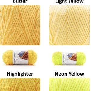 Puede incluir: Cuatro madejas de hilo Loops & Threads Soft Classic en varios tonos de amarillo. Los colores incluyen Mantequilla, Amarillo Claro, Resaltador y Amarillo Ne&oacute;n. Cada madeja est&aacute; etiquetada con la marca y el color.