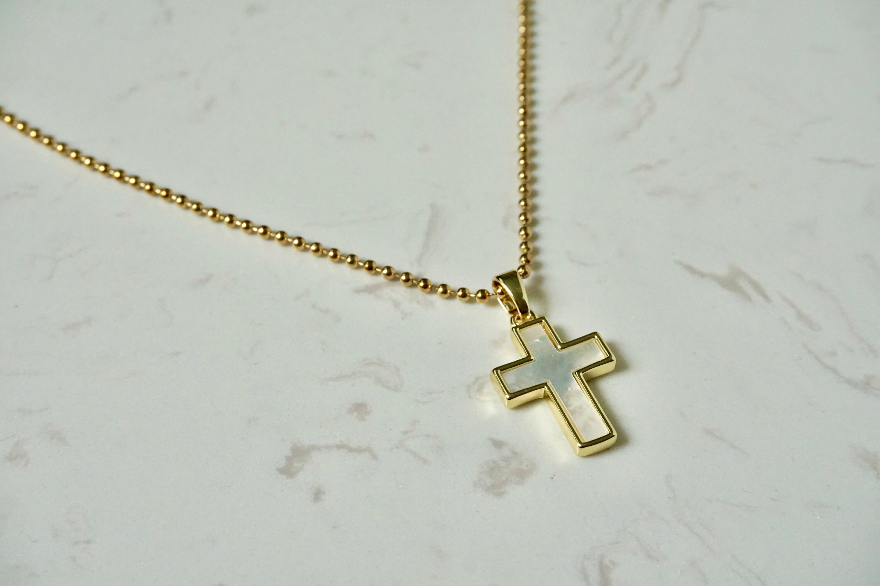 MORELLATO 5601 CIONDOLO １POINT GOLD CROSS MOTIFS NECKRACE Cross Necklace, Mother of Pearl, Gold Cross Pendant, Shell