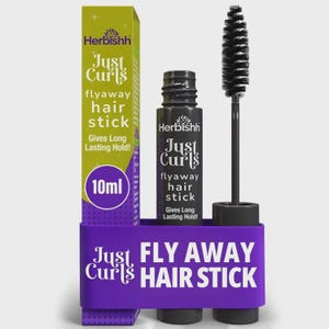 Könnte beinhalten: Haarpflege-Set mit einem 10 ml Fläschchen "Just Curls" Flyaway Hair Stick, einem Mascara-ähnlichen Applikator und einer Box. Die Verpackung ist lila und limettengrün. Der Text auf der Verpackung lautet "flyaway hair stick".