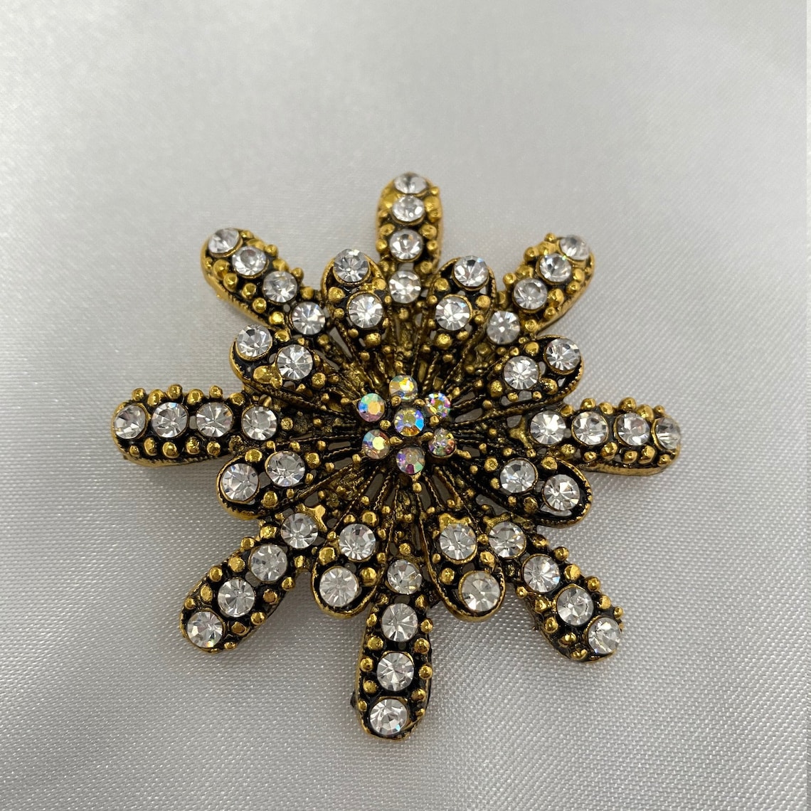 Broche Femme Strass En Forme De Fleur Feuilles - Bijou Décoratif Cristal Et Alliage - Cadeau Élégant Pour Occasions Spéciales - 13