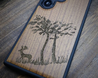 Chevreuil solitaire au milieu des arbres, coque en bois pour iPhone, téléphones Samsung Galaxy et Google Pixel, personnalisable