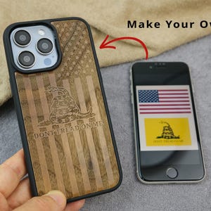 Coque de portable personnalisée avec gravure du drapeau des Etats-Unis | Couverture artistique de drapeau en bois | Cadeau que Dieu bénisse l'Amérique