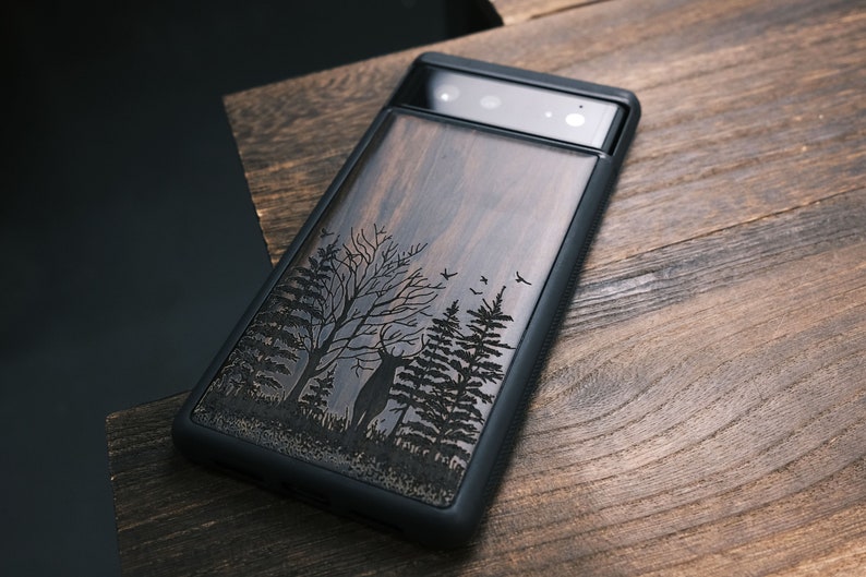 Elk and Woods, coque en bois pour téléphones iPhone, Samsung Galaxy et Google Pixel, personnalisable image 1