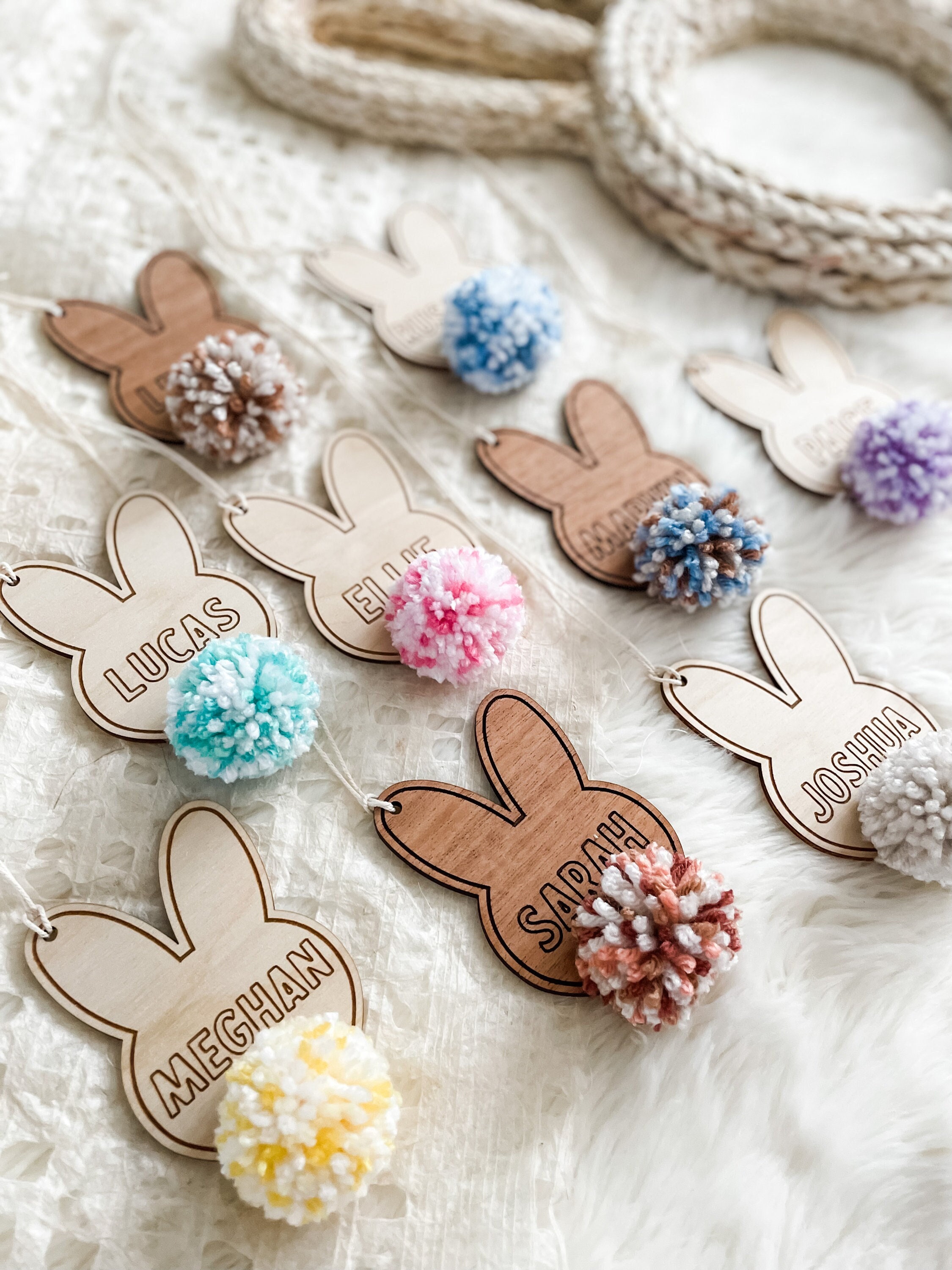 Pom Pom Bunny Tag - Étiquette de Panier en Bois