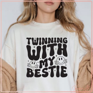 Twinning With My Bestie SVG PNG, Funny Bestie Matching Shirt svg, Retro, Smiley, Imprimível, Arquivo de corte para Cricut, Silhueta