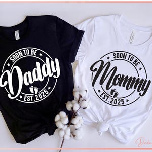 Em breve papai, mamãe, pacote SVG EST.2025, anúncio de bebê SVG, estabelecido em 2025 SVG, PNG para impressão, arquivo de corte para Cricut, Silhouette