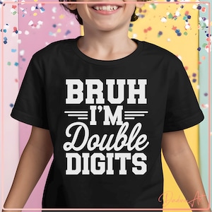 Lustig 10.Geburtstag Bruh ich bin zweistellig Kinder Jungen Mädchen SVG PNG | Ich bin 10 Geburtstag PNG Sublimations- und Schnittdateien für Cricut-Projekte
