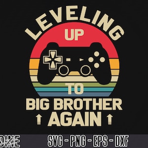 Könnte beinhalten: Eine Grafik im Retro-Stil mit einem Videospiel-Controller und dem Text "Leveling Up To Big Brother Again".