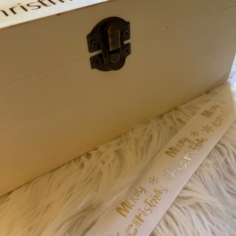 How to decorate a wooden christmas eve box