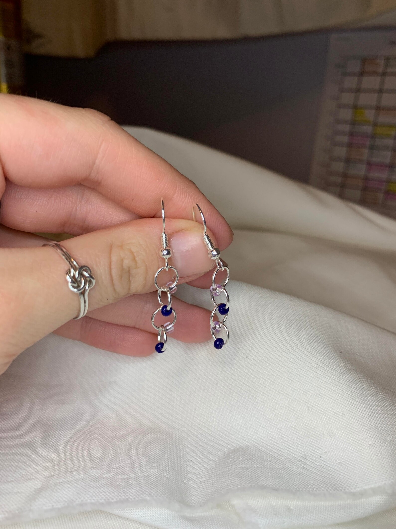 Handgemachte blaue und lila Ohrhänger | Etsy