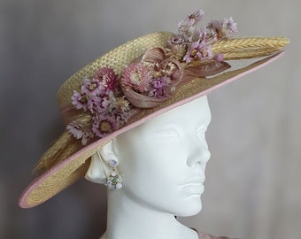 Eleganter handgefertigter Damenhut mit Abaca-Seide und Trockenblumen, Gästehut, Strohhut, Sommerhut, Hochzeitshut, besondere Anlässe