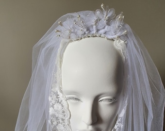 Bridal veil with lace, handmade with pearls tulle flowers, bridal veil, round veil, church shutter, special occasions