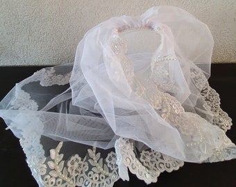 Bridal veil with lace, handmade with pearls, plastic comb with pearls, bridal veil, round veil, church shutter, special wedding