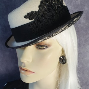 Cappello in feltro fatto a mano, bianco e nero, elegante cappello vintage fedora con pizzo - Perfetto per autunno e inverno e per le occasioni speciali