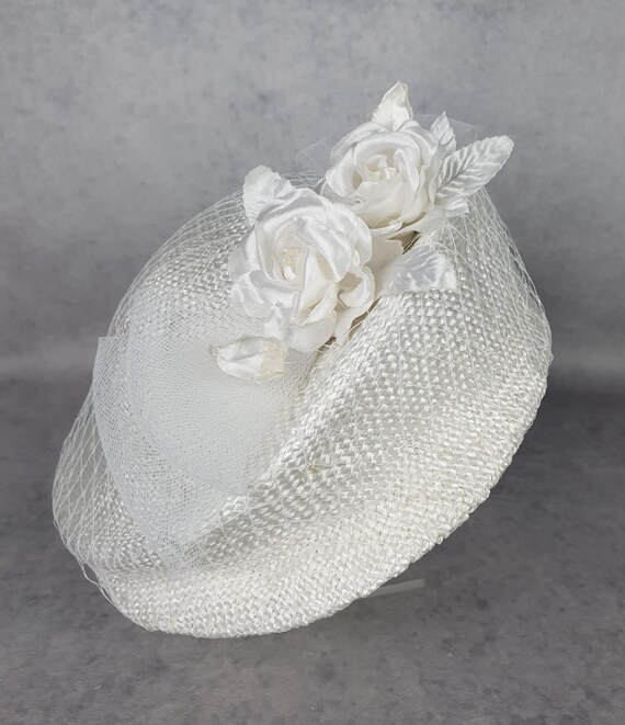 White Fascinator Hat With Silk Roses for Women, Elegant  display picture 2