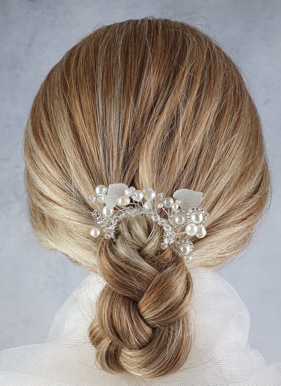 Handmade Bridal Hair Comb With White Freshwater Pearls  display picture 2