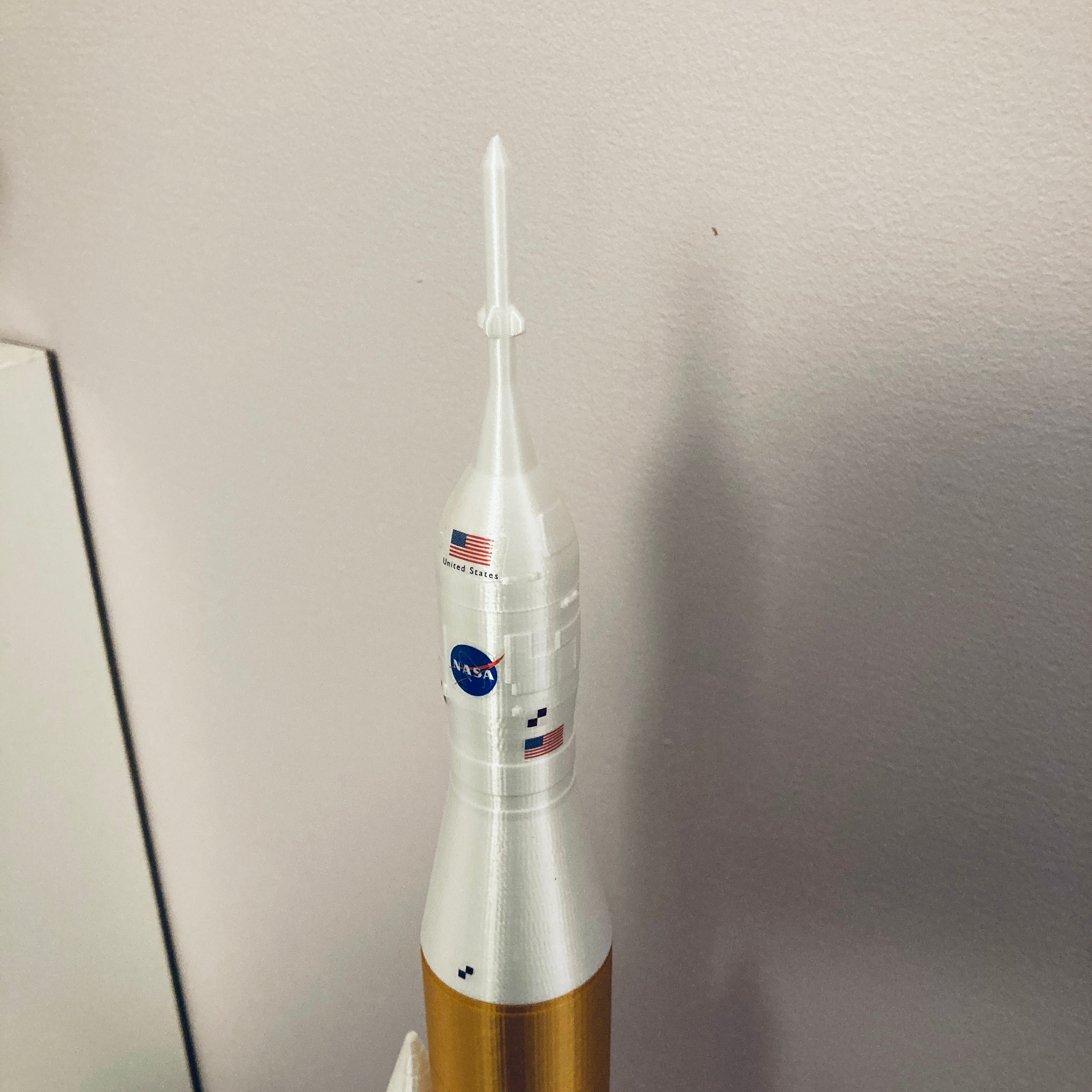 Fichier 3D Le système de lancement spatial (SLS) : La fusée lunaire Artemis  I de la NASA avec sa plate-forme. Fichier STL-OBJ pour imprimante 3D  🏛️・Design pour imprimante 3D à télécharger・Cults