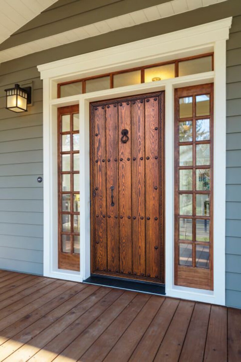 Деревянная дверь уличная с установкой