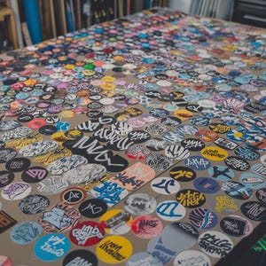 Adesivi rotondi singoli da 6 cm: il tuo design come adesivi per graffiti e street art, piccole edizioni direttamente dal produttore!