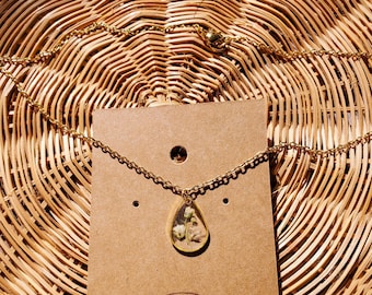 Baby's Breath Dainty Necklace ~ Pressed Flower Necklace ~ Gift for Her ~ Pressed White Flower ~ Dainty Jewelry ~ Dainty Chain