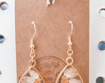Daisy Dangles / Pressed Flower Jewelry/ Dried Daisy / Pressed Daisy / Gifts for Her/ Mother's Day / Unique Gifts