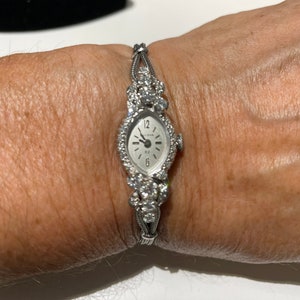 28 Diamond Bulova 14 Kt White Gold Ladies  23 Jewel Hand Winding Wristwatch