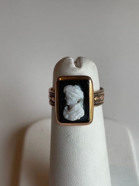 Victorian 10 kt Rose Gold Black Cameo Ring size 4
