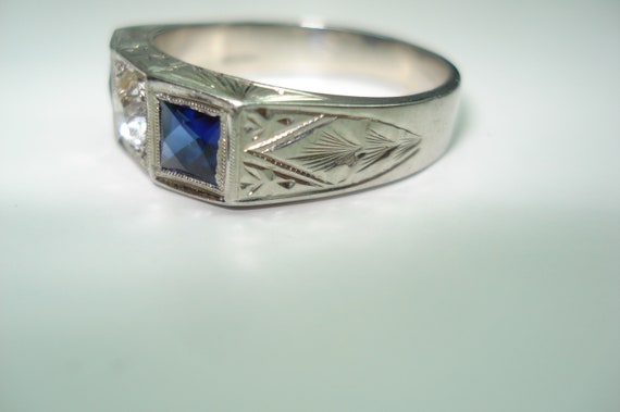 18 Kt Art Deco Diamond Sapphire Men's Ring Size 9… - image 3