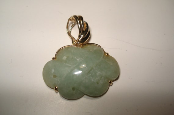 14Kt Gold Carved Basketweave  Jade Pendant Enhanc… - image 5