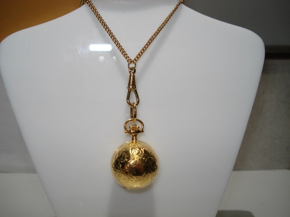 Etched Ball Ladies Pendant Necklace 