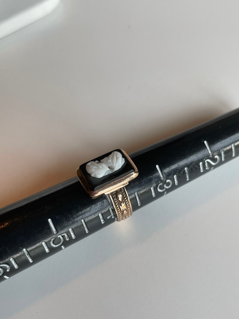 Victorian 10 kt Rose Gold Black Cameo Ring size 4 bild 4