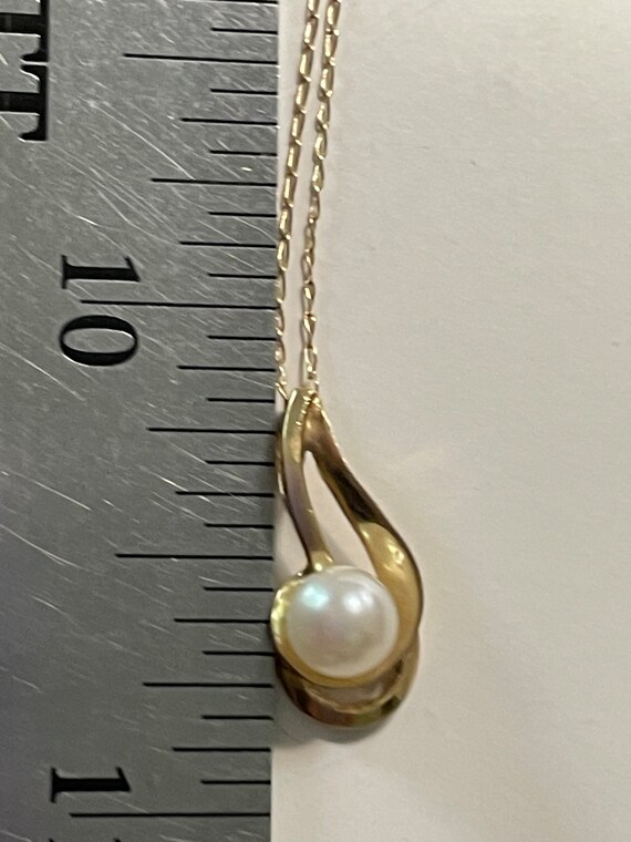 14 Kt Yellow Gold Swirl Pearl necklace - image 6