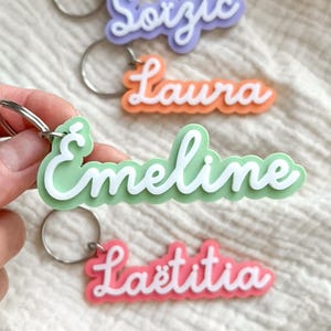 Gepersonaliseerde sleutelhanger - Kleurrijke sleutelhanger met voornaam of woord - Cadeau-idee voor kind, vrouw, leraar, oppas