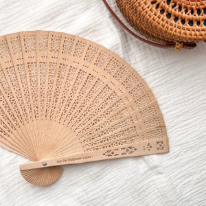 Customizable wooden fan - Personalized gift for teacher, nanny, end of school year gift