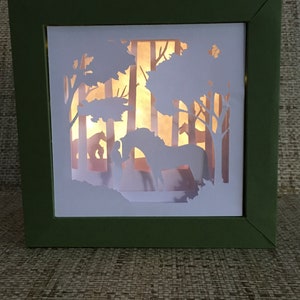 Chica y caballo bosque caja de luz plantilla digital corte de papel 3d caja de luz caja de sombra SVG PNG