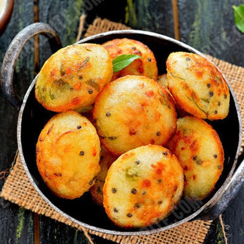 12 Pits Cast Iron shops Kuzhi Paniyaram Pan,Appam Patra,Paddu Guliyappa,Yeriyapp,Ponganalu Pan,Appam Maker,Ponganalu Kallu Chatti,Unniyappa Chatti