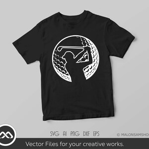 K&ouml;nnte beinhalten: Ein schwarzes T-Shirt mit einer wei&szlig;en Silhouette eines Golfers, der einen Schl&auml;ger innerhalb eines Golfballs schwingt. Das Design ist mittig auf dem T-Shirt platziert.