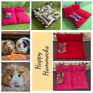 Peut inclure: Un collage d'images mettant en scène des cochons d'Inde et des hamacs en polaire faits main pour petits animaux de compagnie. Les hamacs sont de différentes couleurs et motifs, notamment rouge, rose et vert. Le texte "Happy Hammocks" est affiché au centre du collage.